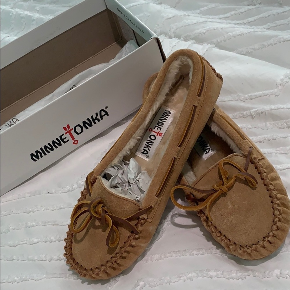 Minnetonka women’s cally slipper